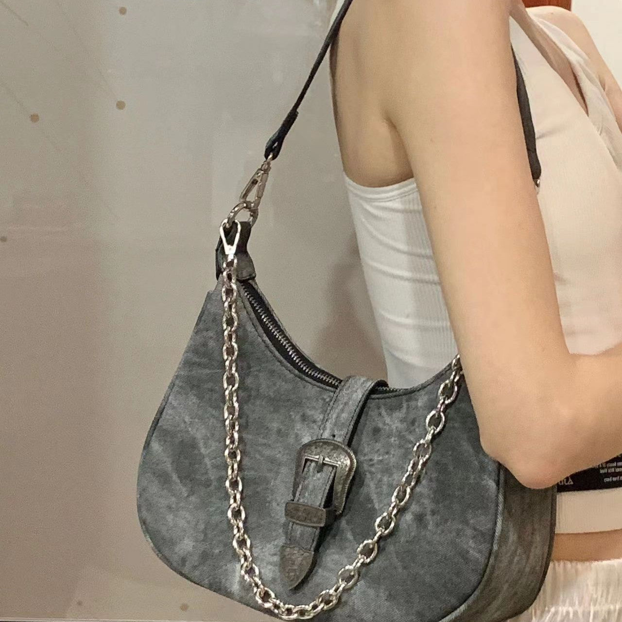 Chain Canvas Shoulder Bag