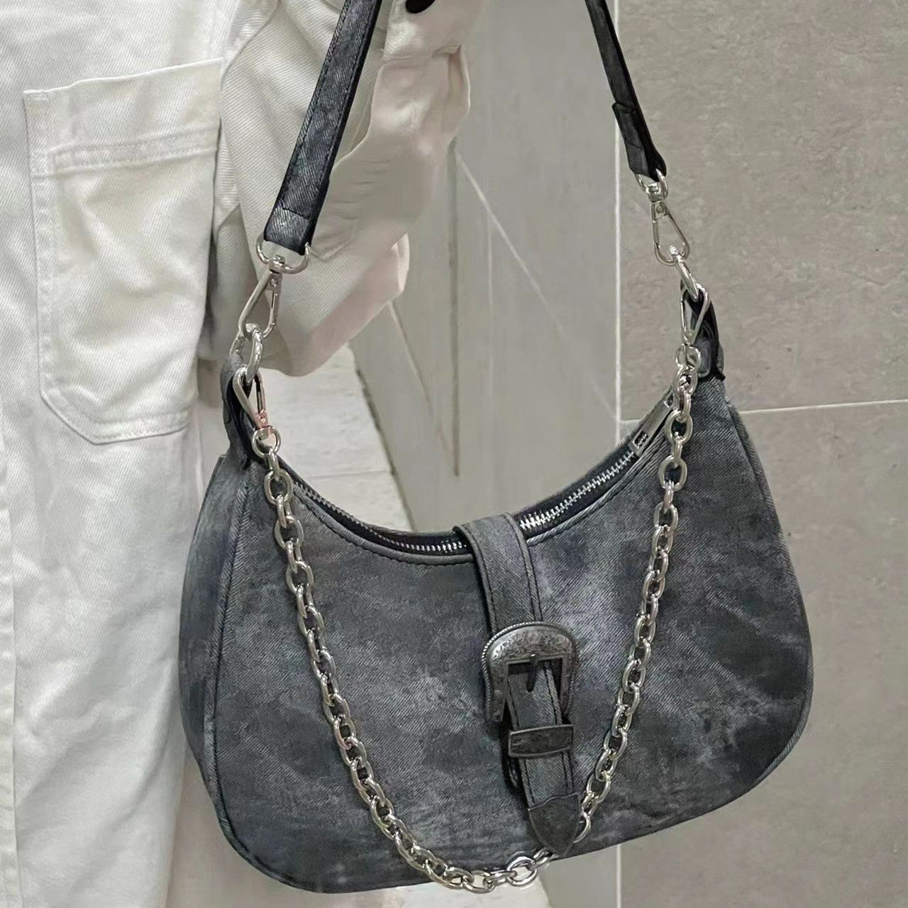 Chain Canvas Shoulder Bag