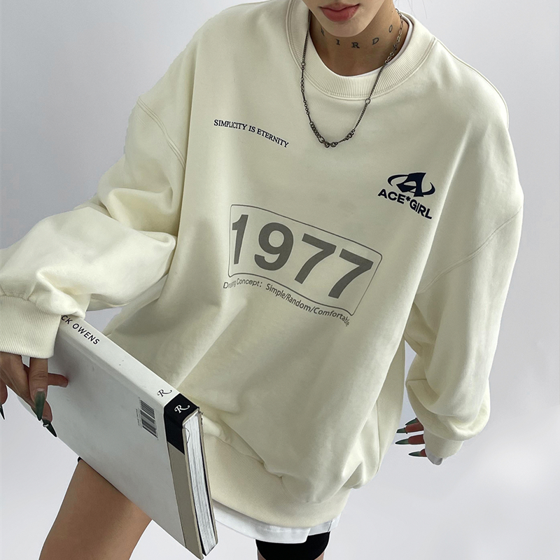 Loose Light-coloured Longsleeve Sweater